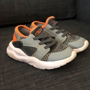 Toddler boy shoes size 8